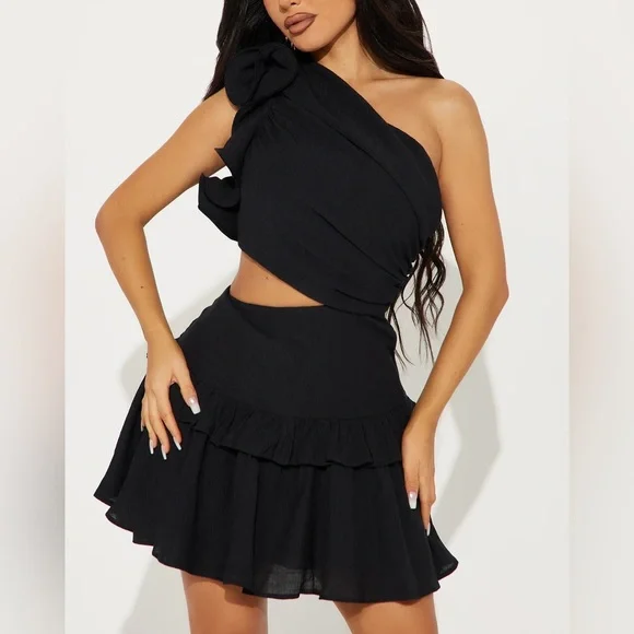 Fashion Nova- Gia Tiered Ruffle Mini Dress -Black- XL- LBD HoCo-Small Flaw- NWT - Picture 3 of 10